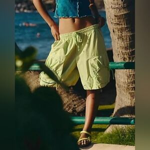 Free People Oversized Knee-length Cargo Pockets Shorts. Soft Fabrication